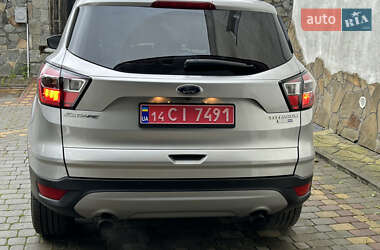 Внедорожник / Кроссовер Ford Escape 2017 в 