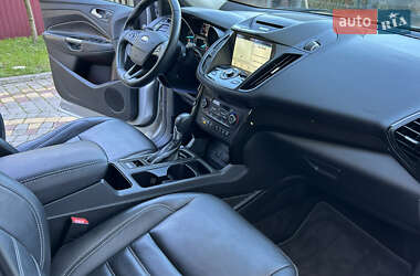 Внедорожник / Кроссовер Ford Escape 2017 в 