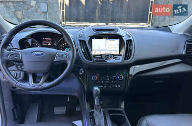 Внедорожник / Кроссовер Ford Escape 2017 в 
