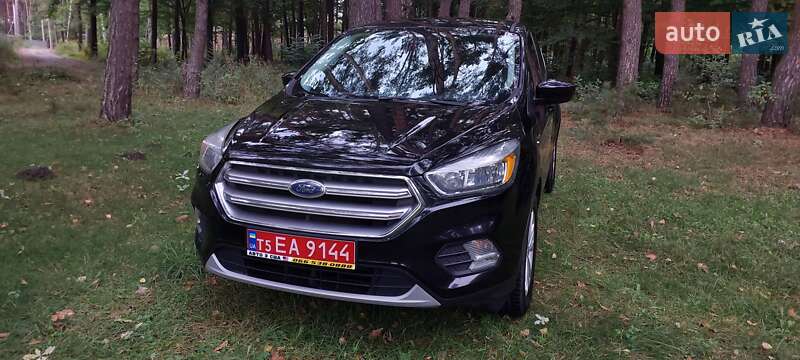 Позашляховик / Кросовер Ford Escape 2017 в Дубні