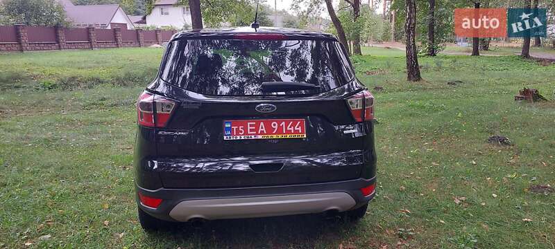 Позашляховик / Кросовер Ford Escape 2017 в Дубні