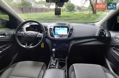 Позашляховик / Кросовер Ford Escape 2017 в 