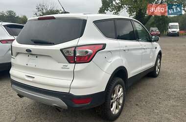 Внедорожник / Кроссовер Ford Escape 2017 в 