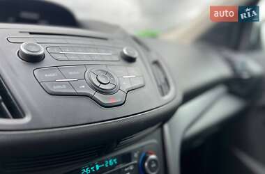Внедорожник / Кроссовер Ford Escape 2017 в 