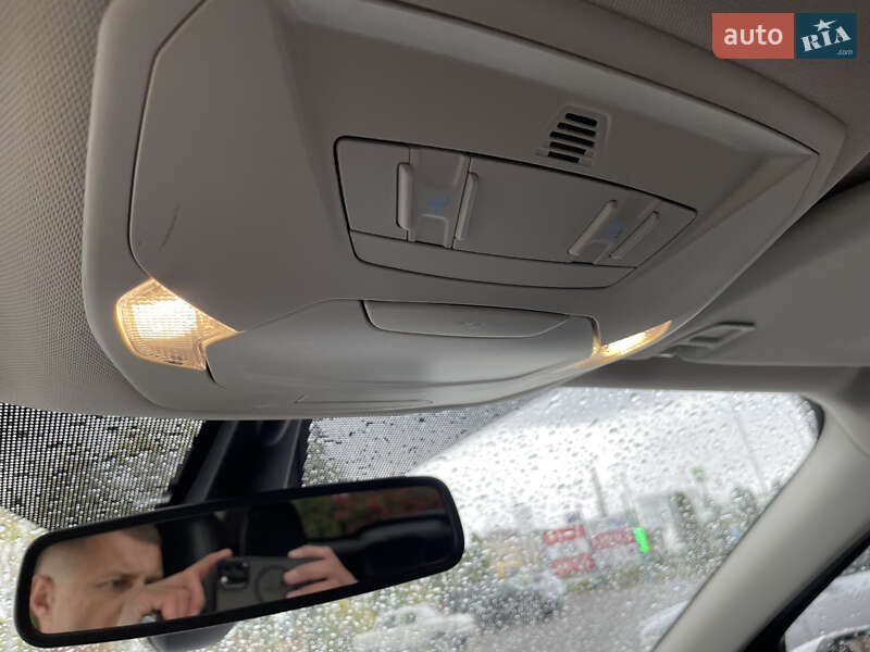 Внедорожник / Кроссовер Ford Escape 2017 в Ивано-Франковске