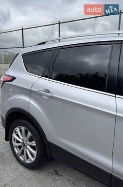 Внедорожник / Кроссовер Ford Escape 2017 в 