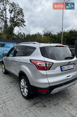Внедорожник / Кроссовер Ford Escape 2017 в 