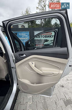 Внедорожник / Кроссовер Ford Escape 2017 в 