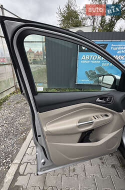 Внедорожник / Кроссовер Ford Escape 2017 в 