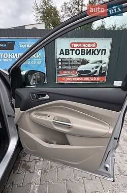 Внедорожник / Кроссовер Ford Escape 2017 в 