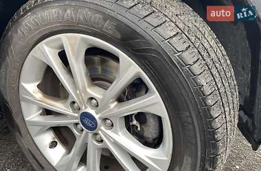 Внедорожник / Кроссовер Ford Escape 2018 в 