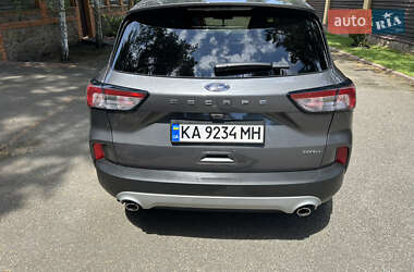 Позашляховик / Кросовер Ford Escape 2022 в 