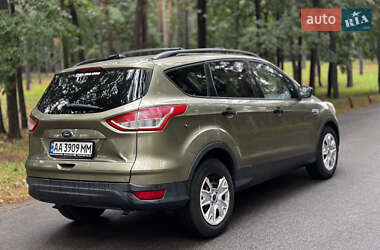 Внедорожник / Кроссовер Ford Escape 2014 в 