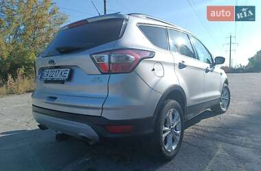 Внедорожник / Кроссовер Ford Escape 2017 в 