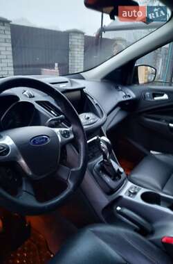 Позашляховик / Кросовер Ford Escape 2014 в 