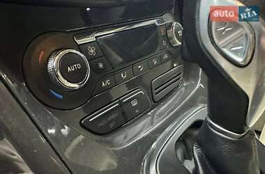 Внедорожник / Кроссовер Ford Escape 2015 в 