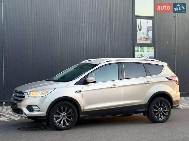 Внедорожник / Кроссовер Ford Escape 2018 в 