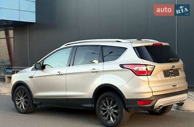 Внедорожник / Кроссовер Ford Escape 2018 в 
