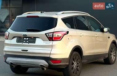 Внедорожник / Кроссовер Ford Escape 2018 в 