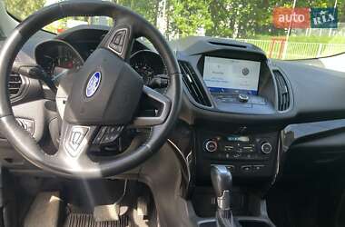 Внедорожник / Кроссовер Ford Escape 2018 в 