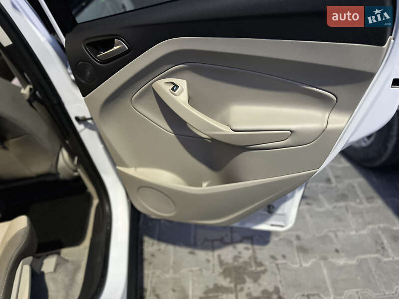 Внедорожник / Кроссовер Ford Escape 2016 в Тернополе