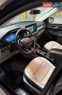 Внедорожник / Кроссовер Ford Escape 2024 в 