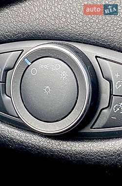 Внедорожник / Кроссовер Ford Escape 2016 в 