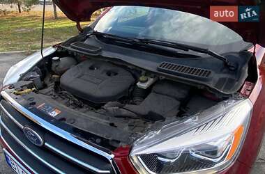 Внедорожник / Кроссовер Ford Escape 2016 в 