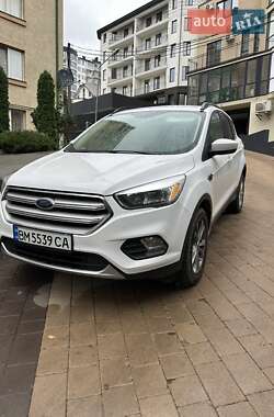 Внедорожник / Кроссовер Ford Escape 2018 в 
