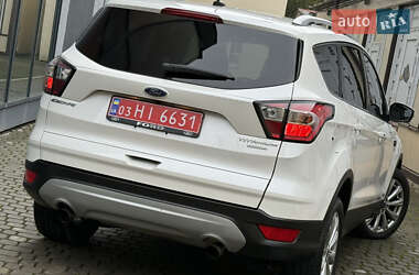 Внедорожник / Кроссовер Ford Escape 2017 в 