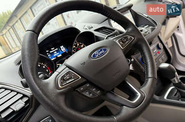 Внедорожник / Кроссовер Ford Escape 2017 в 