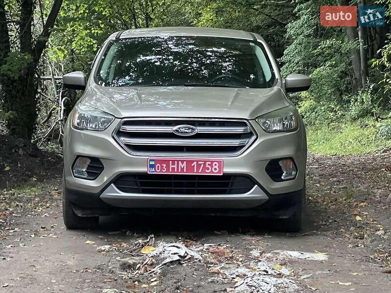 Внедорожник / Кроссовер Ford Escape 2017 в 