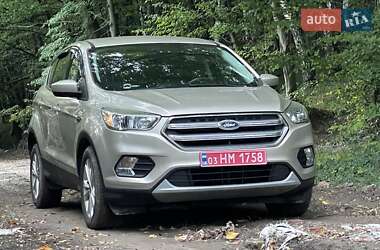 Внедорожник / Кроссовер Ford Escape 2017 в 