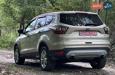 Внедорожник / Кроссовер Ford Escape 2017 в 