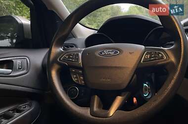 Внедорожник / Кроссовер Ford Escape 2017 в 