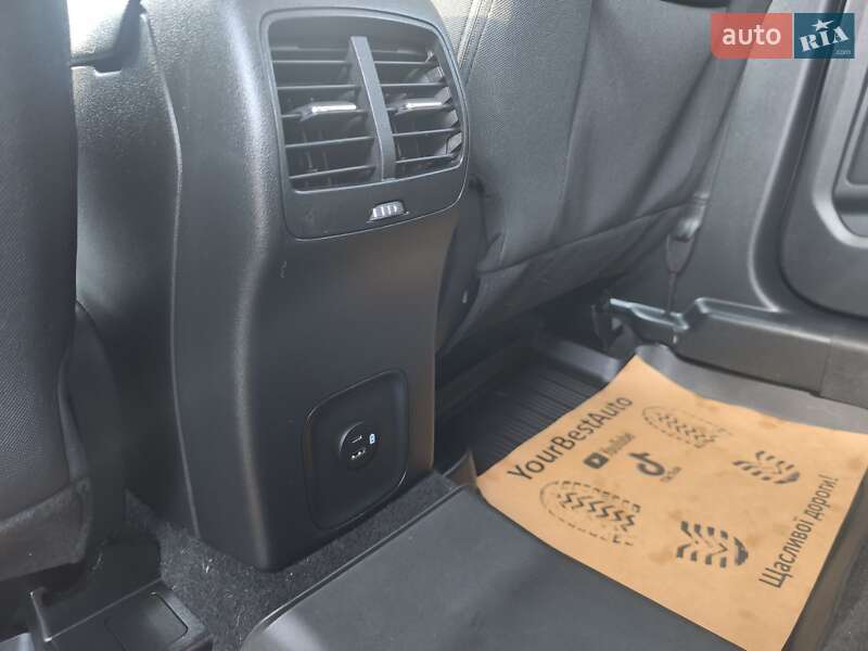 Позашляховик / Кросовер Ford Escape 2021 в Стрию