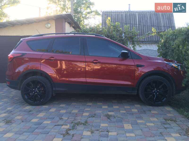 Внедорожник / Кроссовер Ford Escape 2019 в Запорожье
