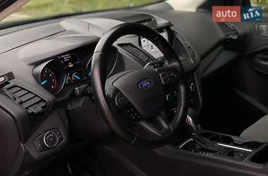 Внедорожник / Кроссовер Ford Escape 2019 в 