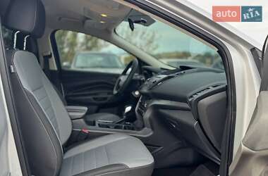 Внедорожник / Кроссовер Ford Escape 2017 в 