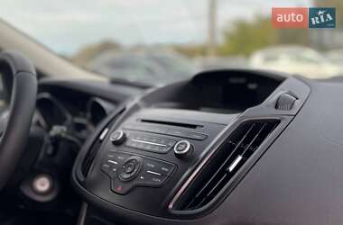 Внедорожник / Кроссовер Ford Escape 2017 в 