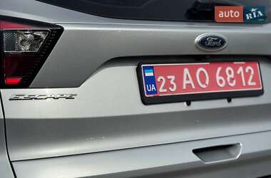 Внедорожник / Кроссовер Ford Escape 2017 в 