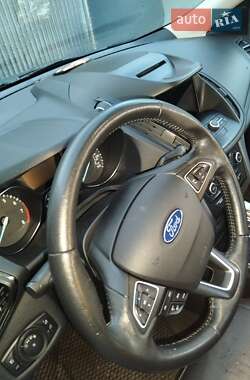 Внедорожник / Кроссовер Ford Escape 2018 в 