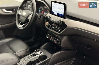 Внедорожник / Кроссовер Ford Escape 2022 в 