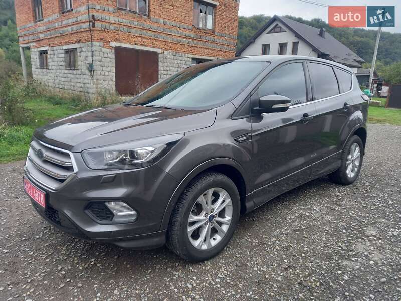 Позашляховик / Кросовер Ford Escape 2017 в Івано-Франківську