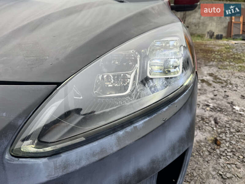 Внедорожник / Кроссовер Ford Escape 2020 в Ровно