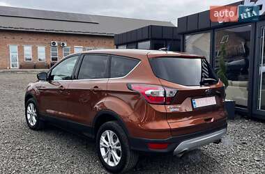 Внедорожник / Кроссовер Ford Escape 2017 в 