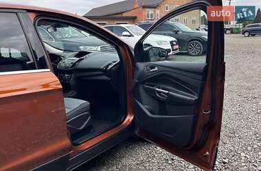Внедорожник / Кроссовер Ford Escape 2017 в 