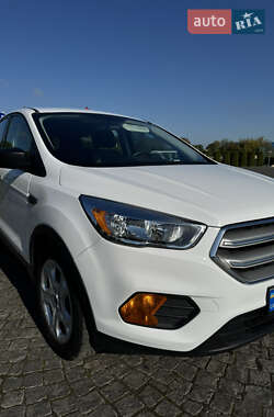 Внедорожник / Кроссовер Ford Escape 2017 в 