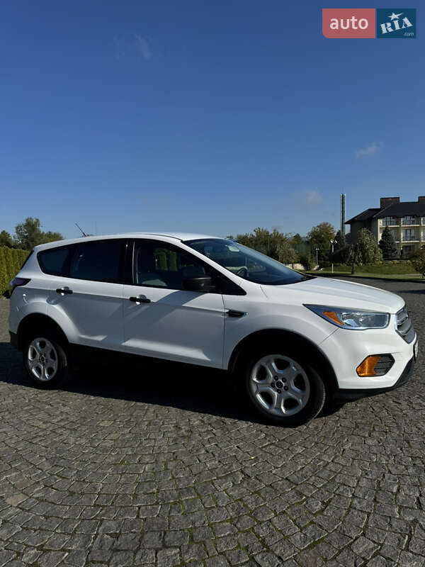 Внедорожник / Кроссовер Ford Escape 2017 в 