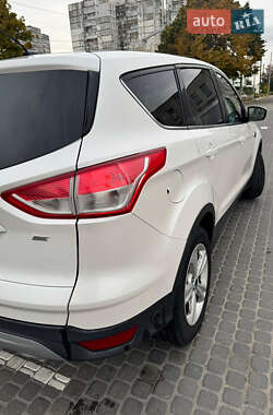 Внедорожник / Кроссовер Ford Escape 2014 в 
